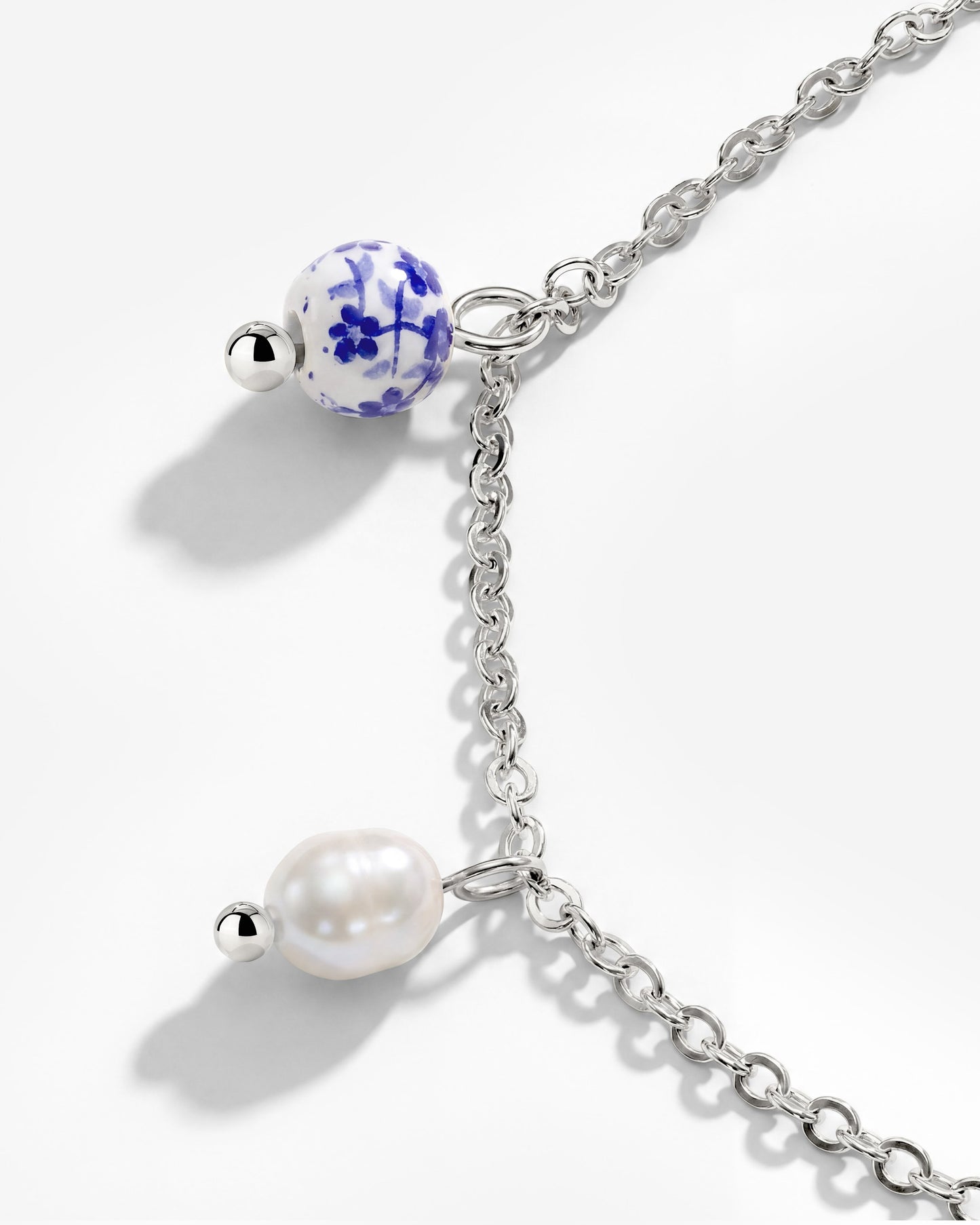 [[Color:Silver]]