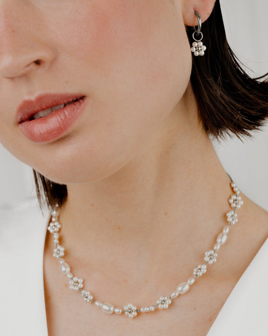 Flowery Pearls Choker Silver