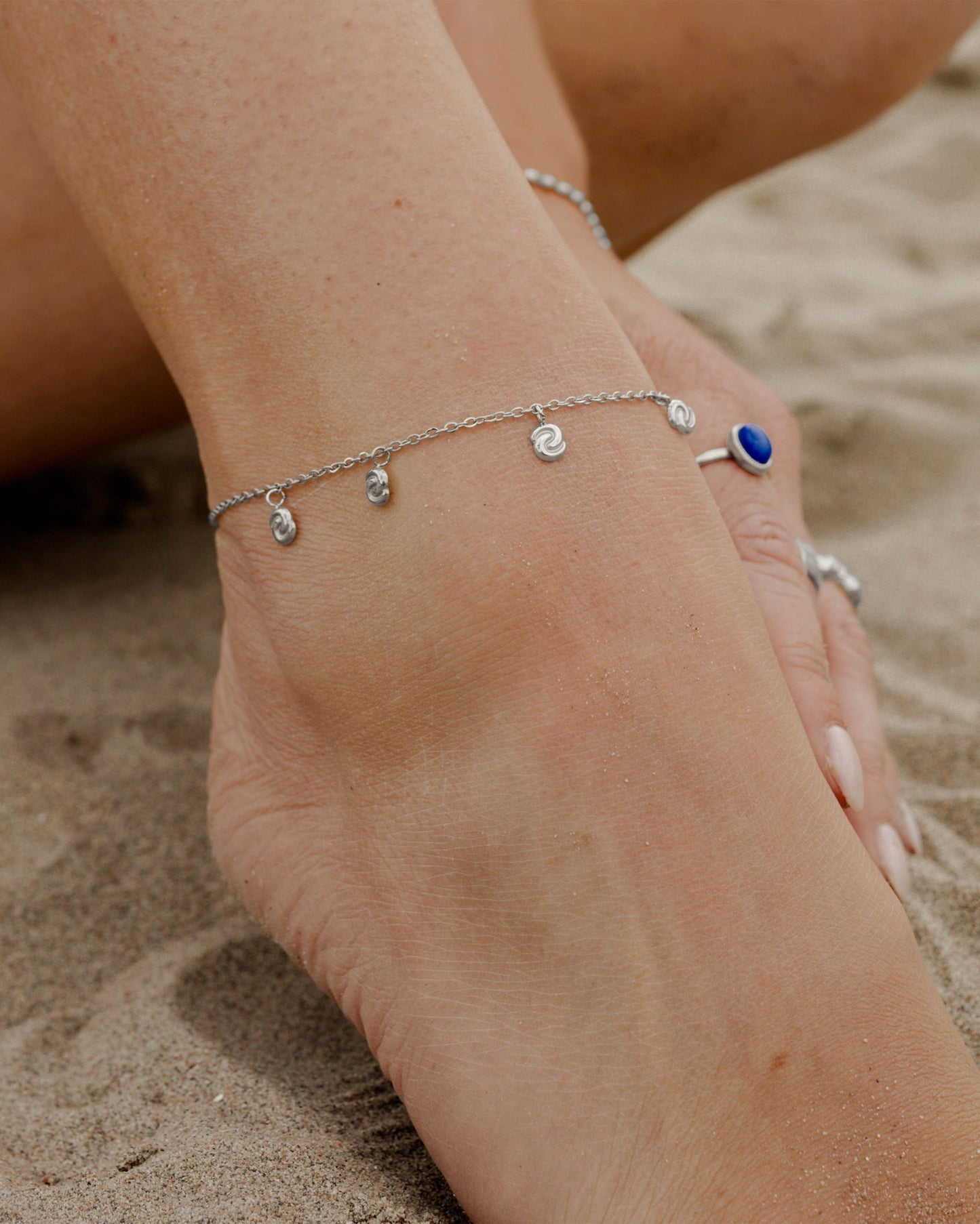 [[Color:Silver,shopthelook]]