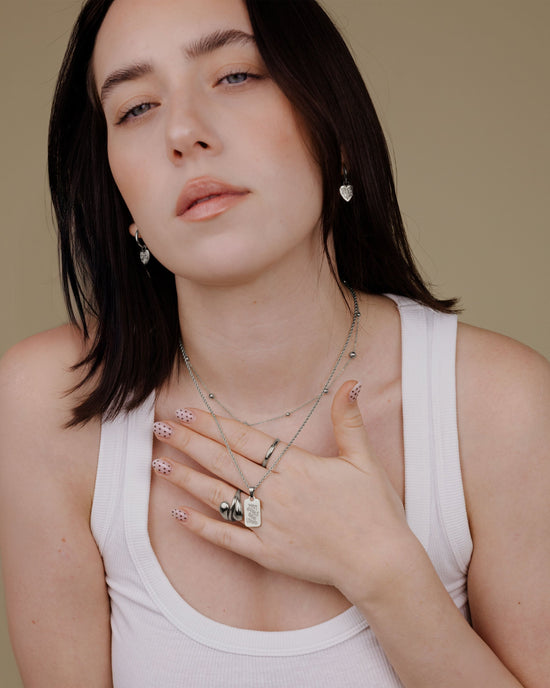 Hot girls are loud Necklace Silver