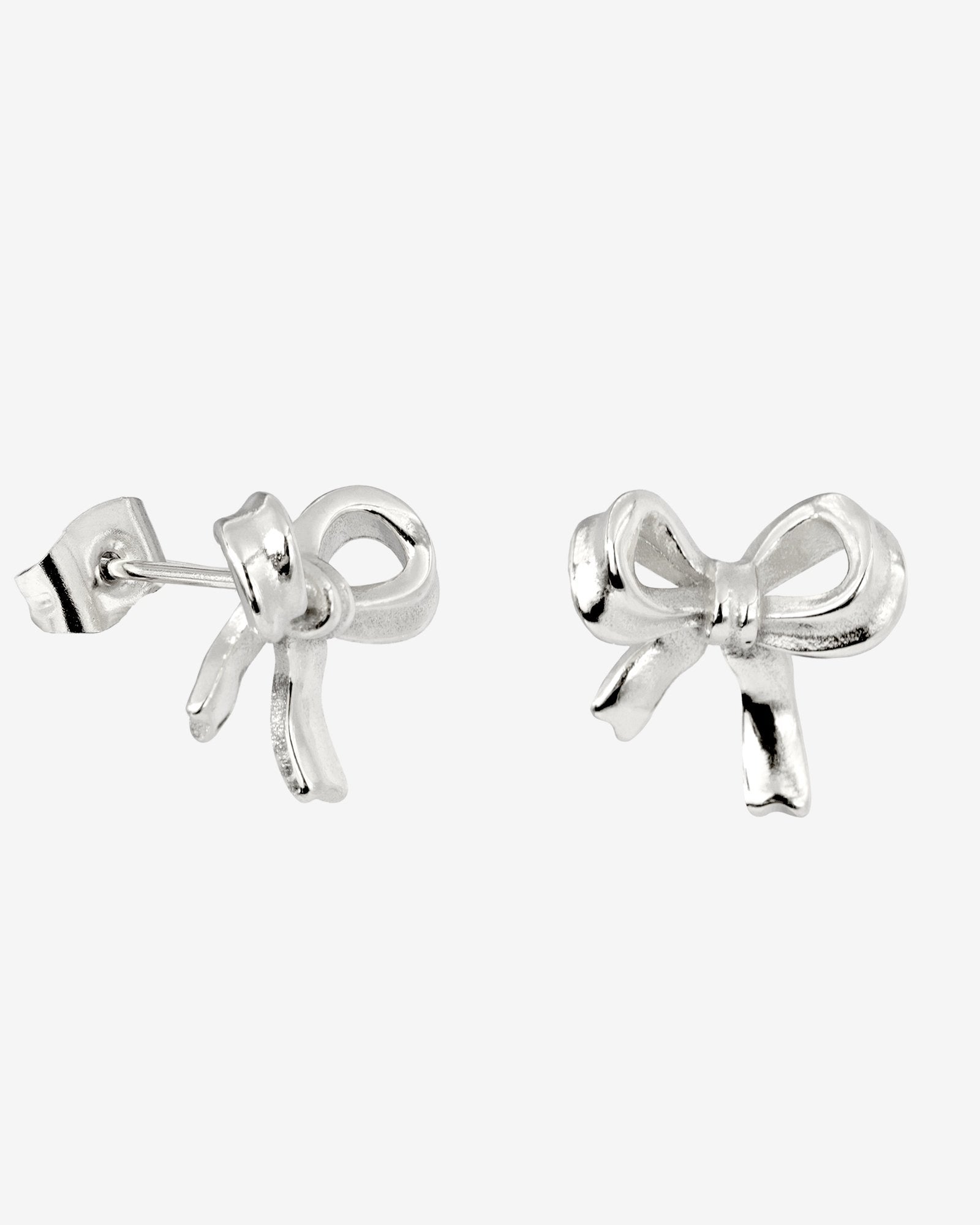 Pretty Ribbon Studs Silver