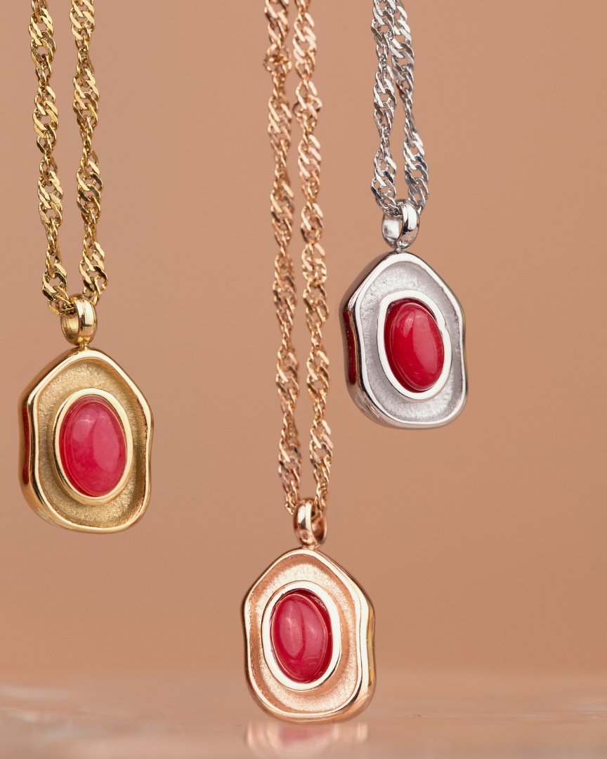 Scarlet Treasure Necklace gold