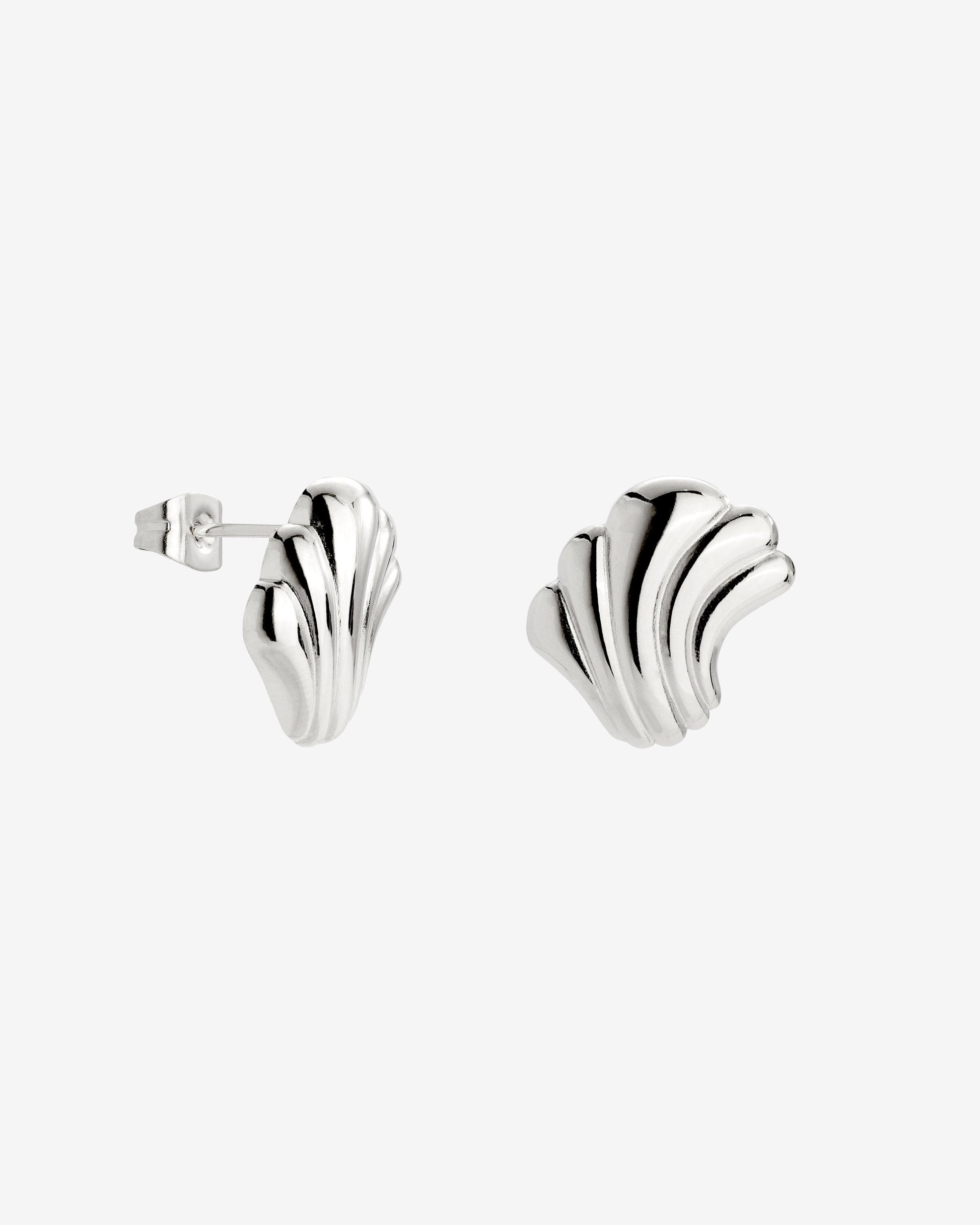 Simple Wave Studs Silver