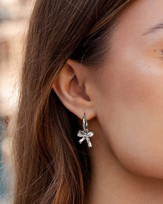 Pretty Ribbon Hoop Set Small Silver
