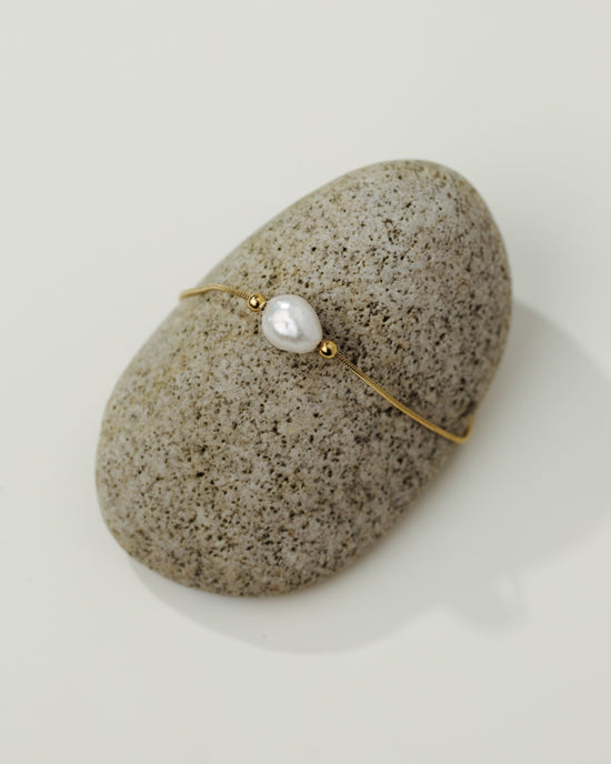 Minimalist Pearl Bracelet Gold