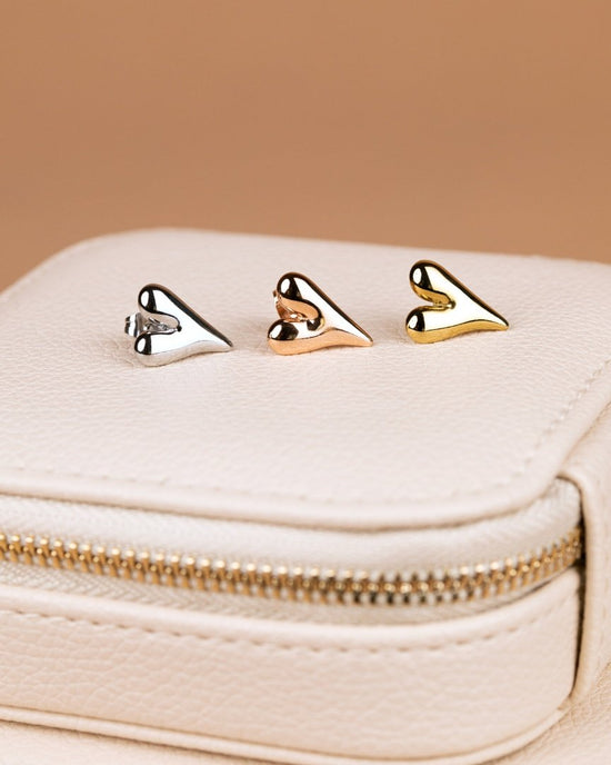 Flowy Heart Studs Small Gold
