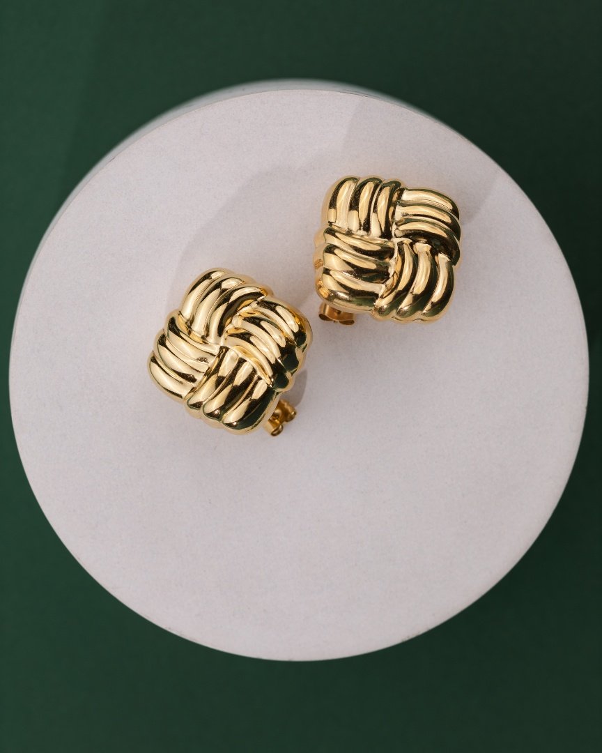 [[Color:Gold]]