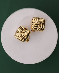 [[Color:Gold]]