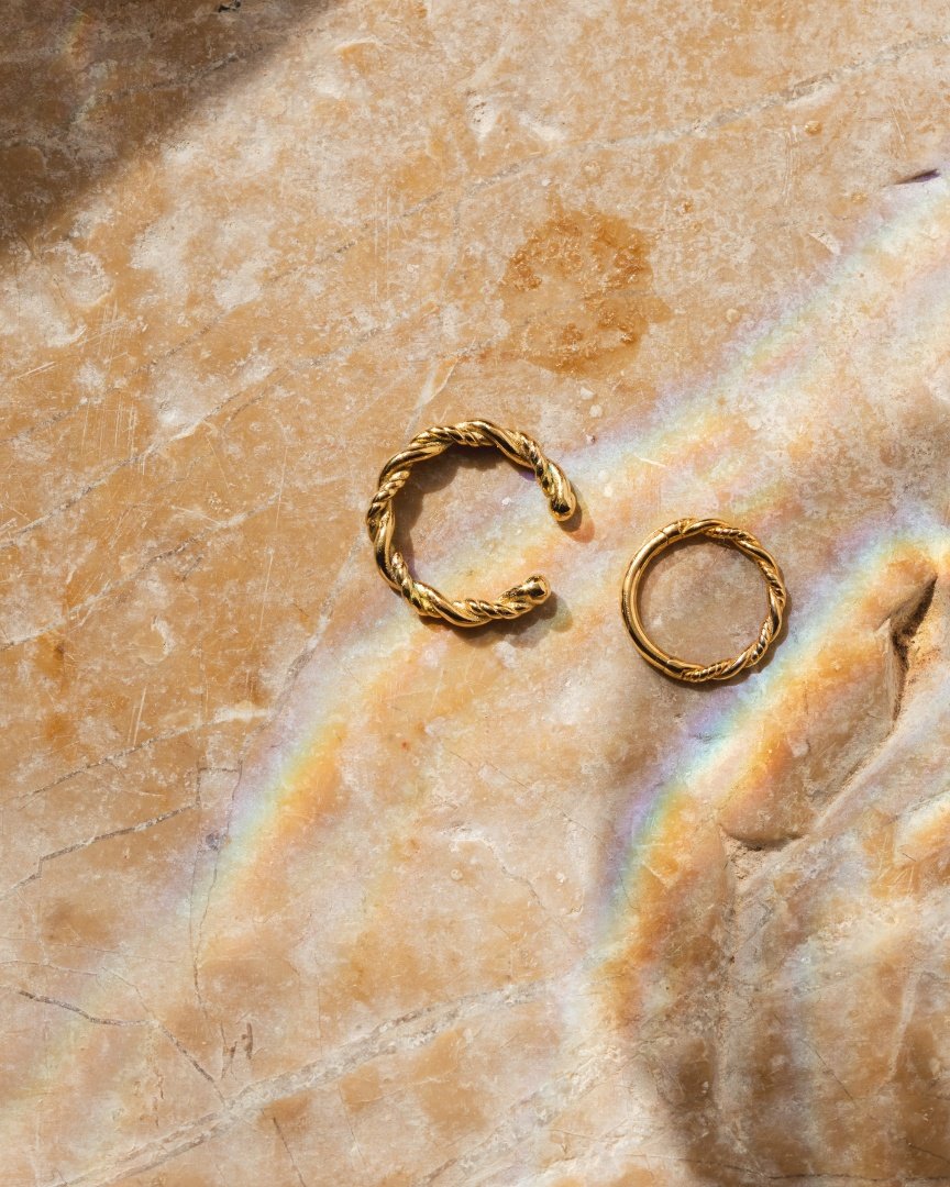 Curly Twist Ear Cuff gold