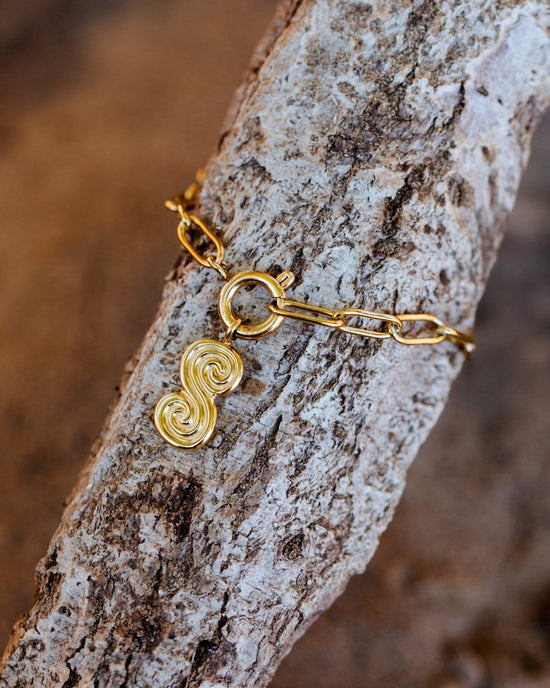 Serpent's Whisper Oval Links Necklace Gold