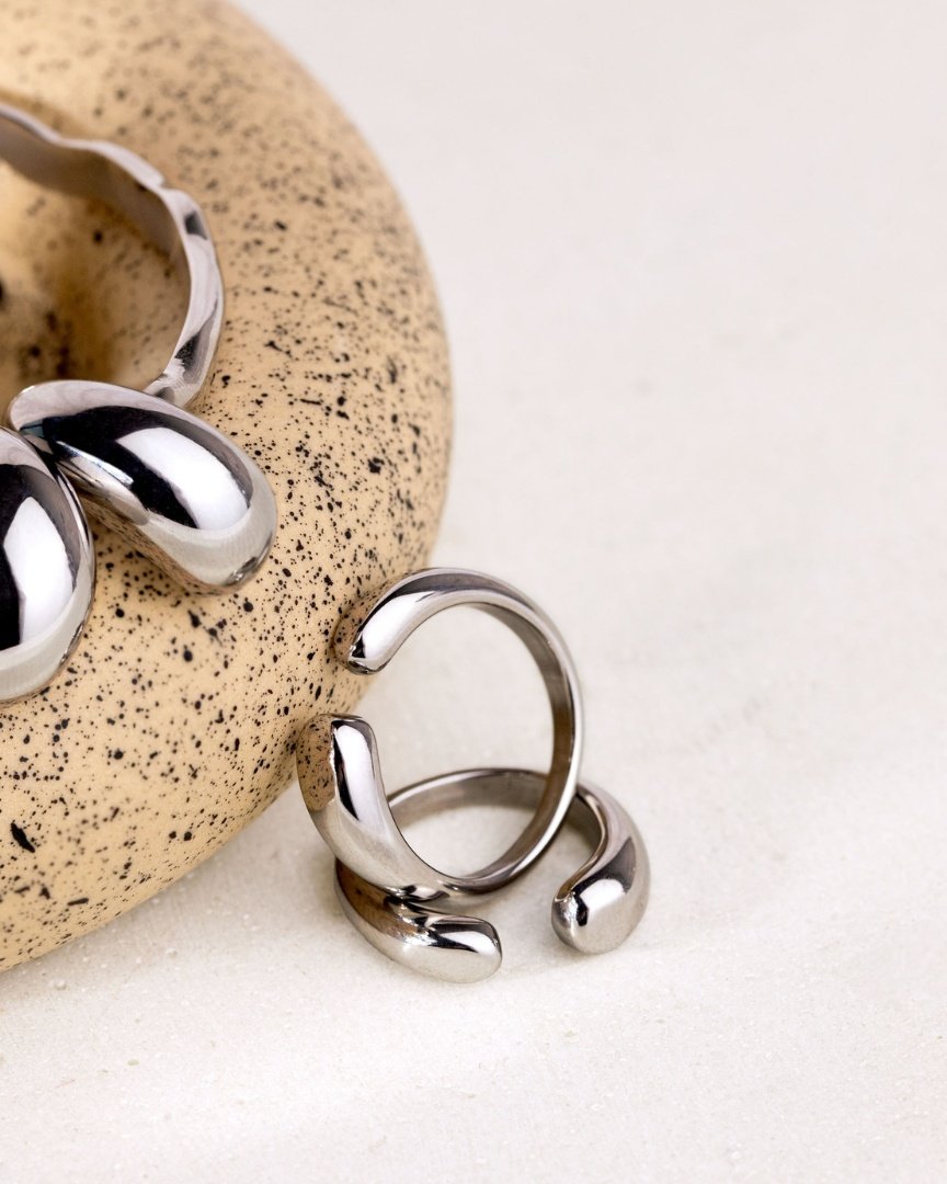 [[Color:Silver]]