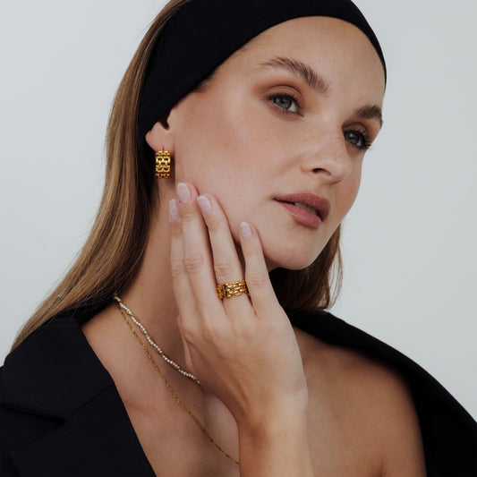 Reverie Ring Stud Earrings Gold