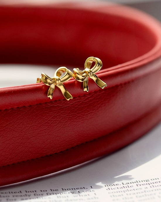 Pretty Ribbon Studs Gold