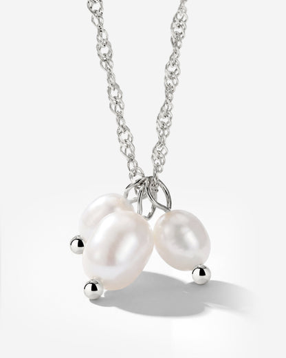 Tres Perlas Necklace