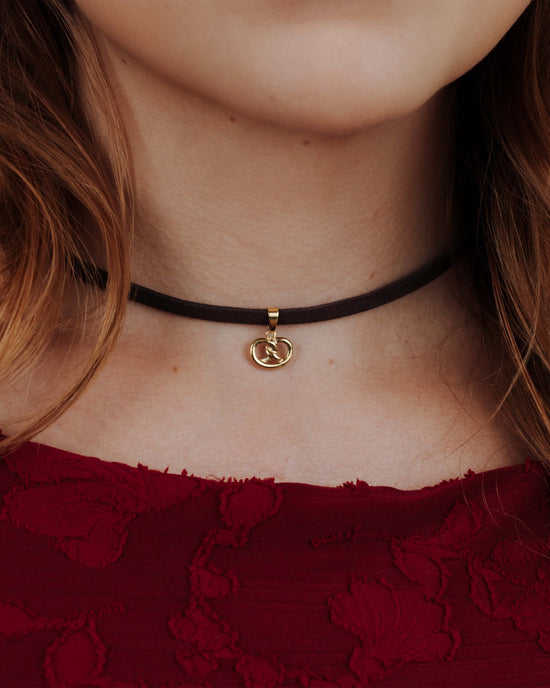 Pretzel Babe Choker Dark Brown