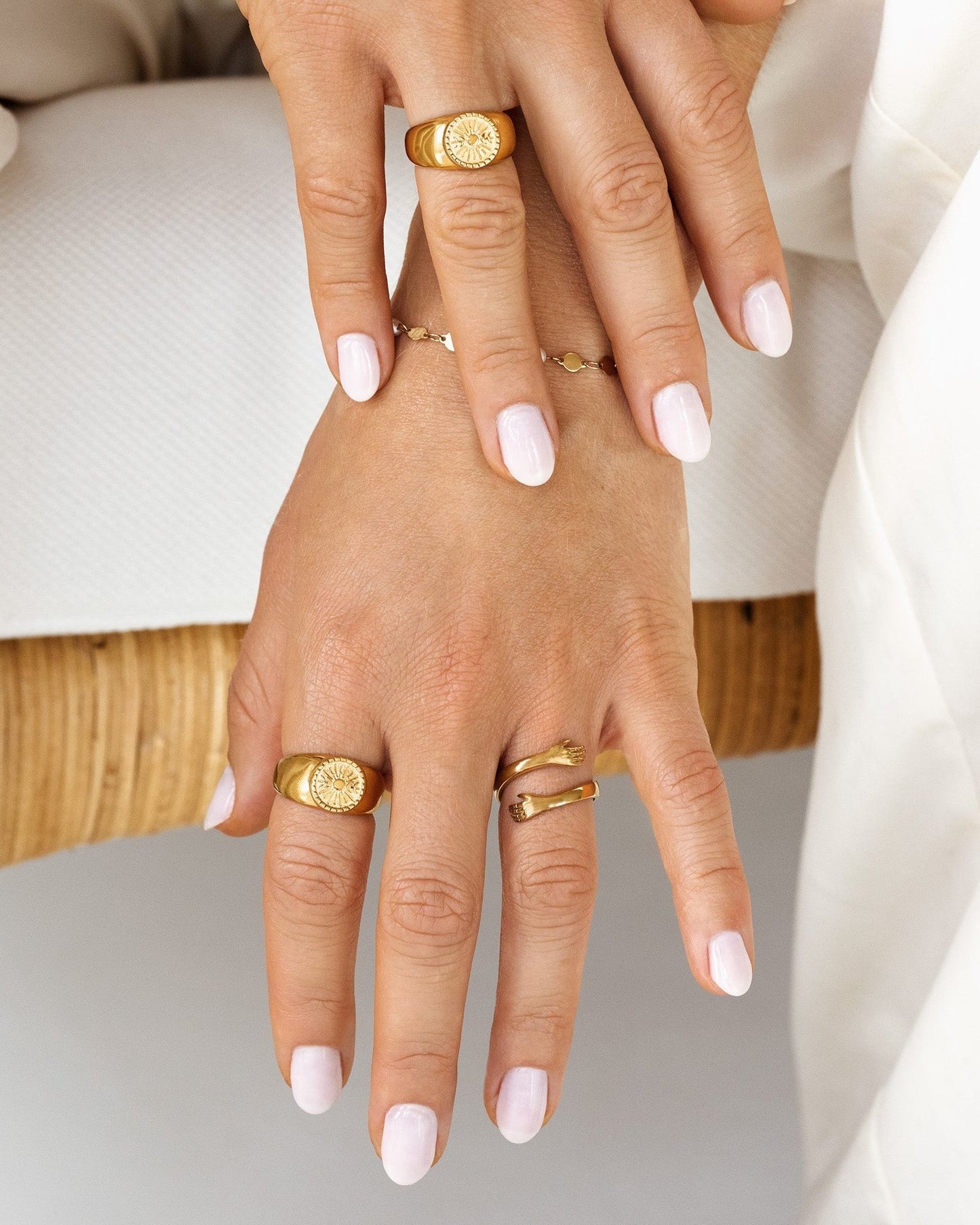 [[Color:gold,shopthelook]]