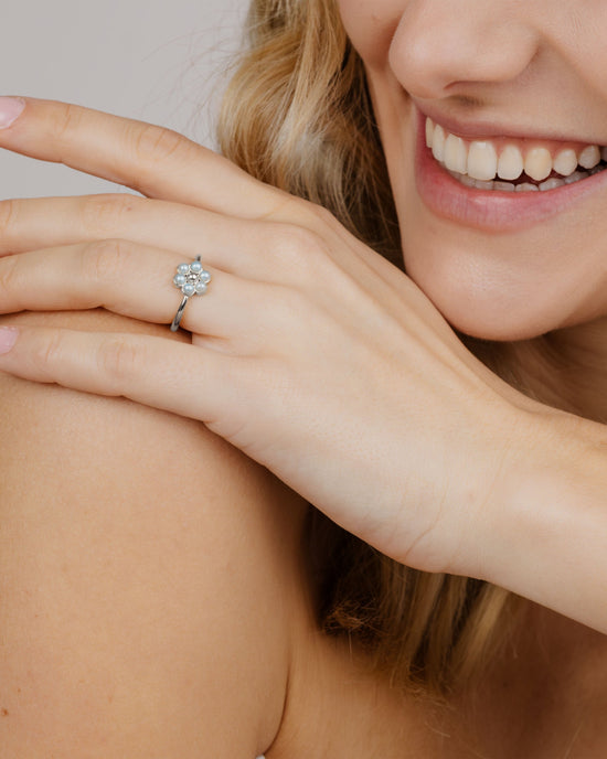 Forever Blue Daisy Ring Silver