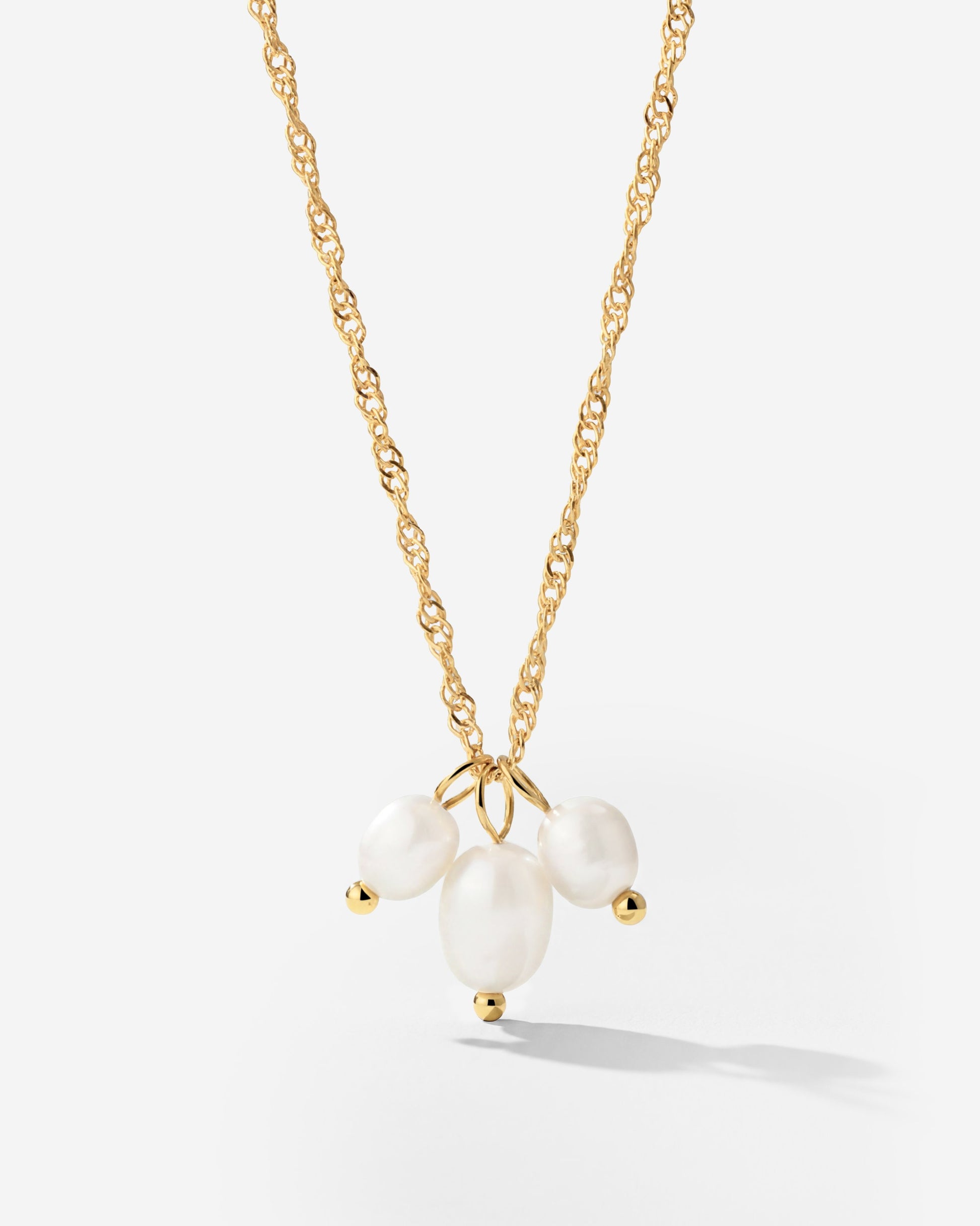Tres Perlas Necklace