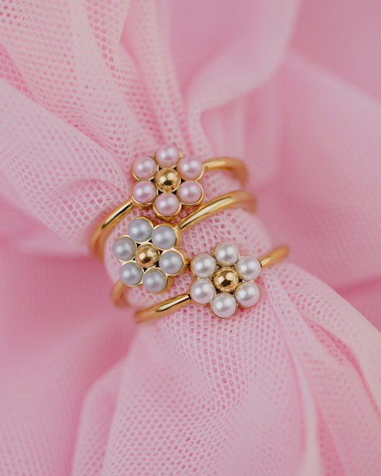 Forever Blue Daisy Ring Gold