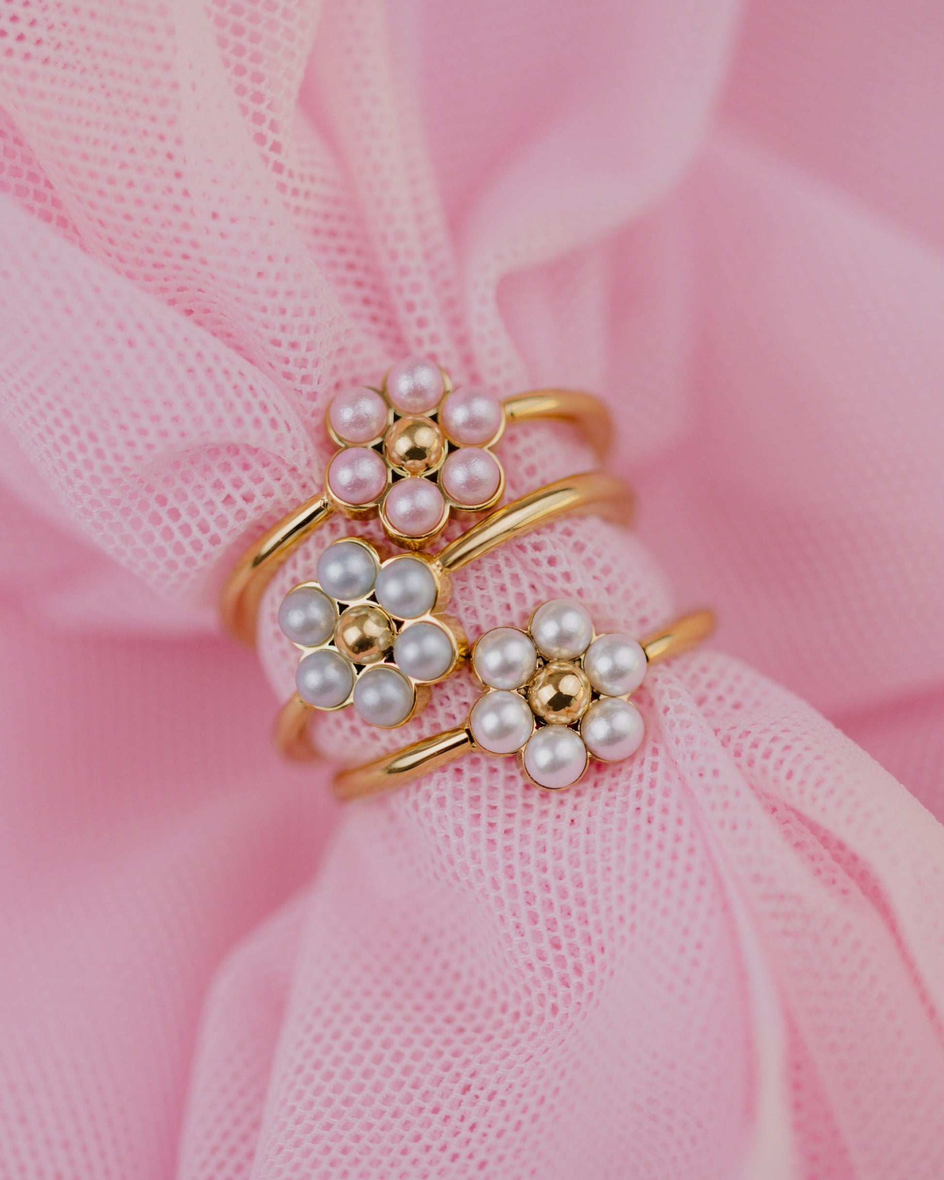 Forever Blue Daisy Ring Gold