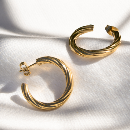 Squeeze it Medium Hoop Studs Gold
