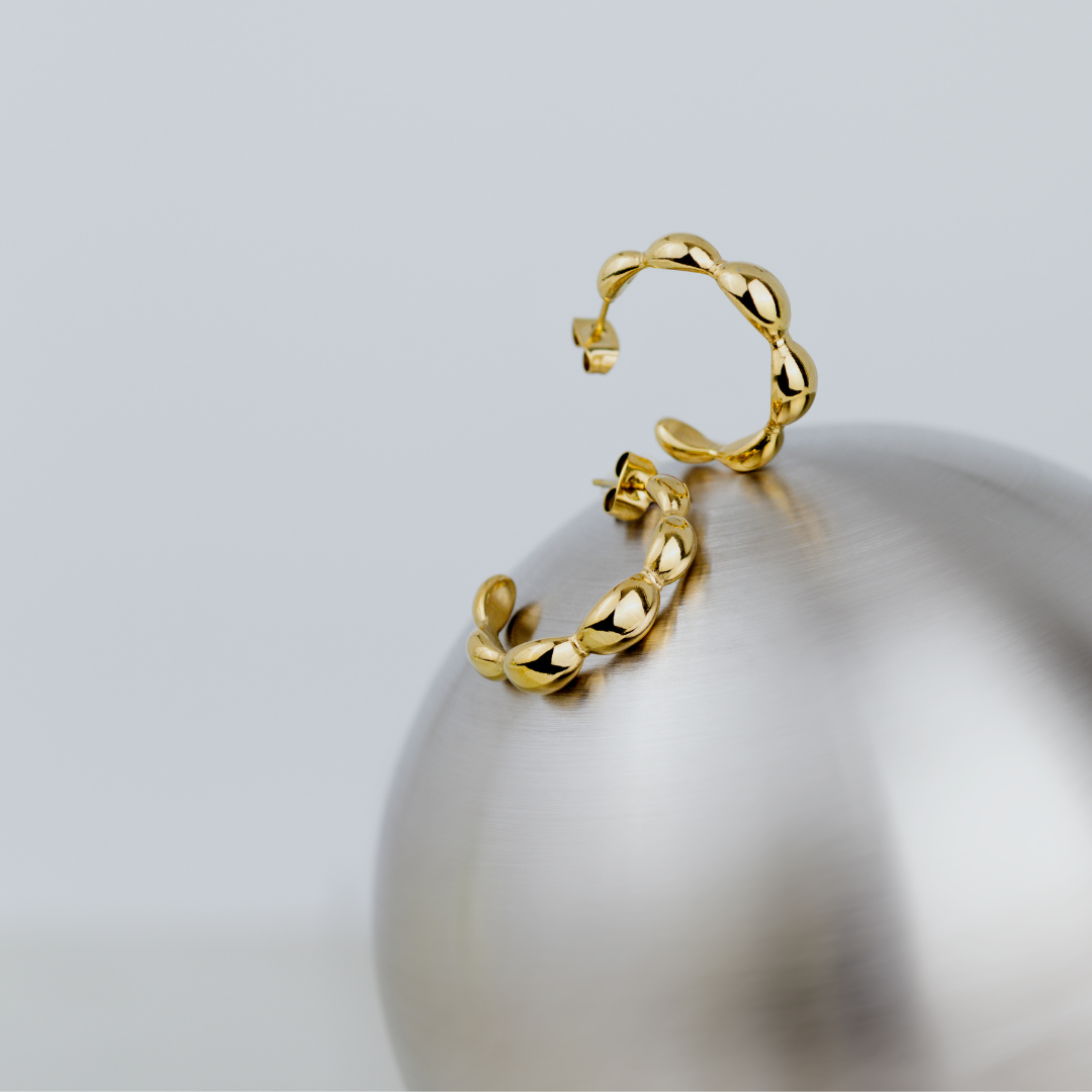 Graceful Curves Hoop Studs Gold