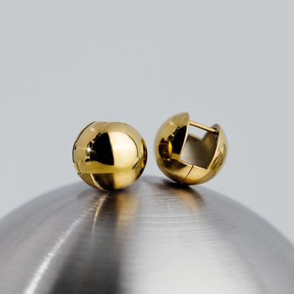 Graceful Curves Studs Gold