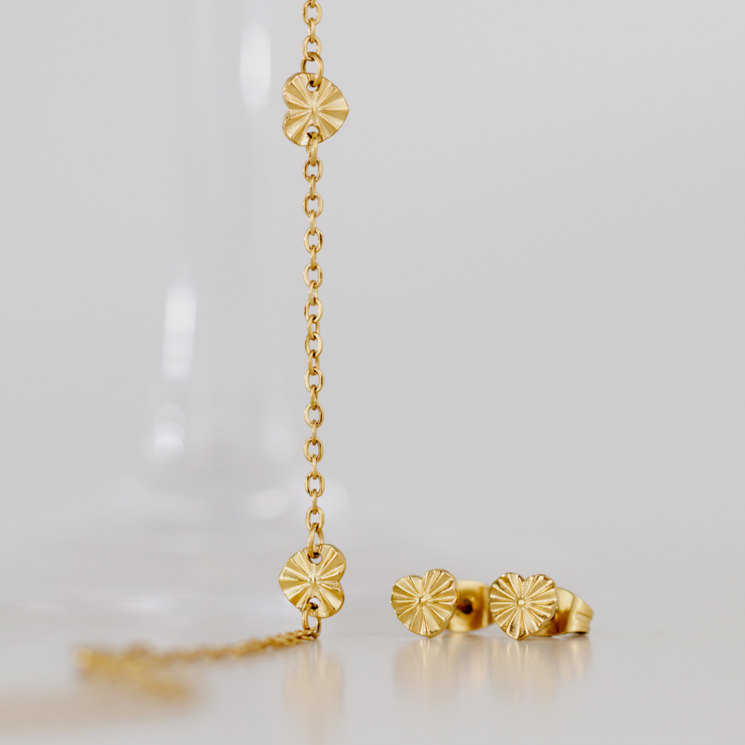 Glass Heart Bracelet Gold