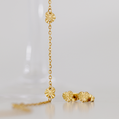 Glass Heart Bracelet Gold