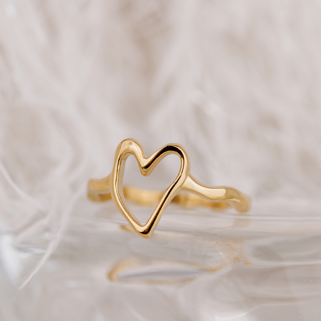 Flowy Heart Ring Gold