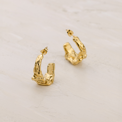 Crinkled Hoop Studs Gold