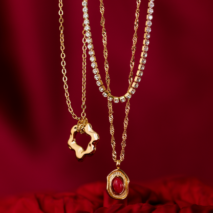 Scarlet Treasure Necklace Gold