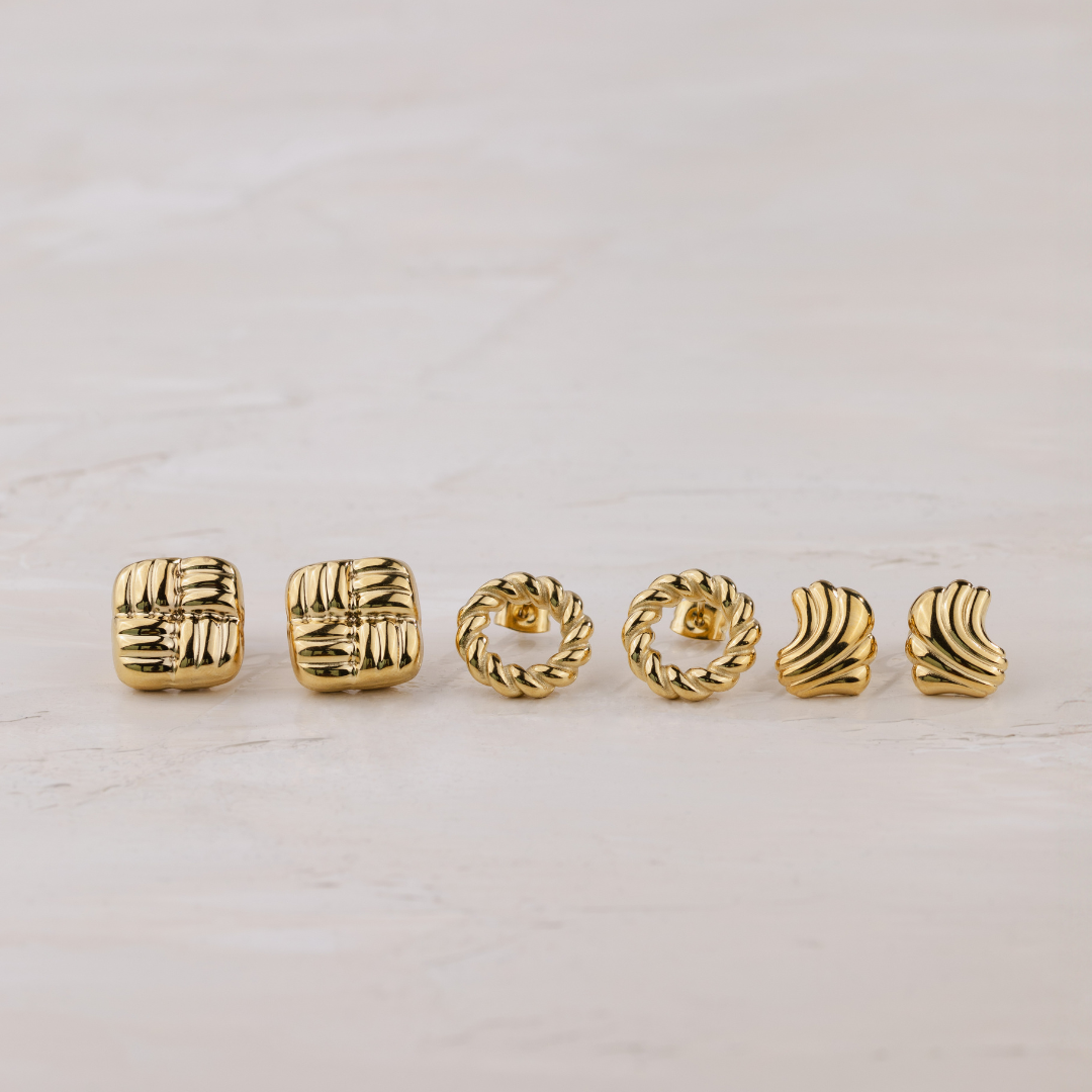 Simple Wave Studs Silver