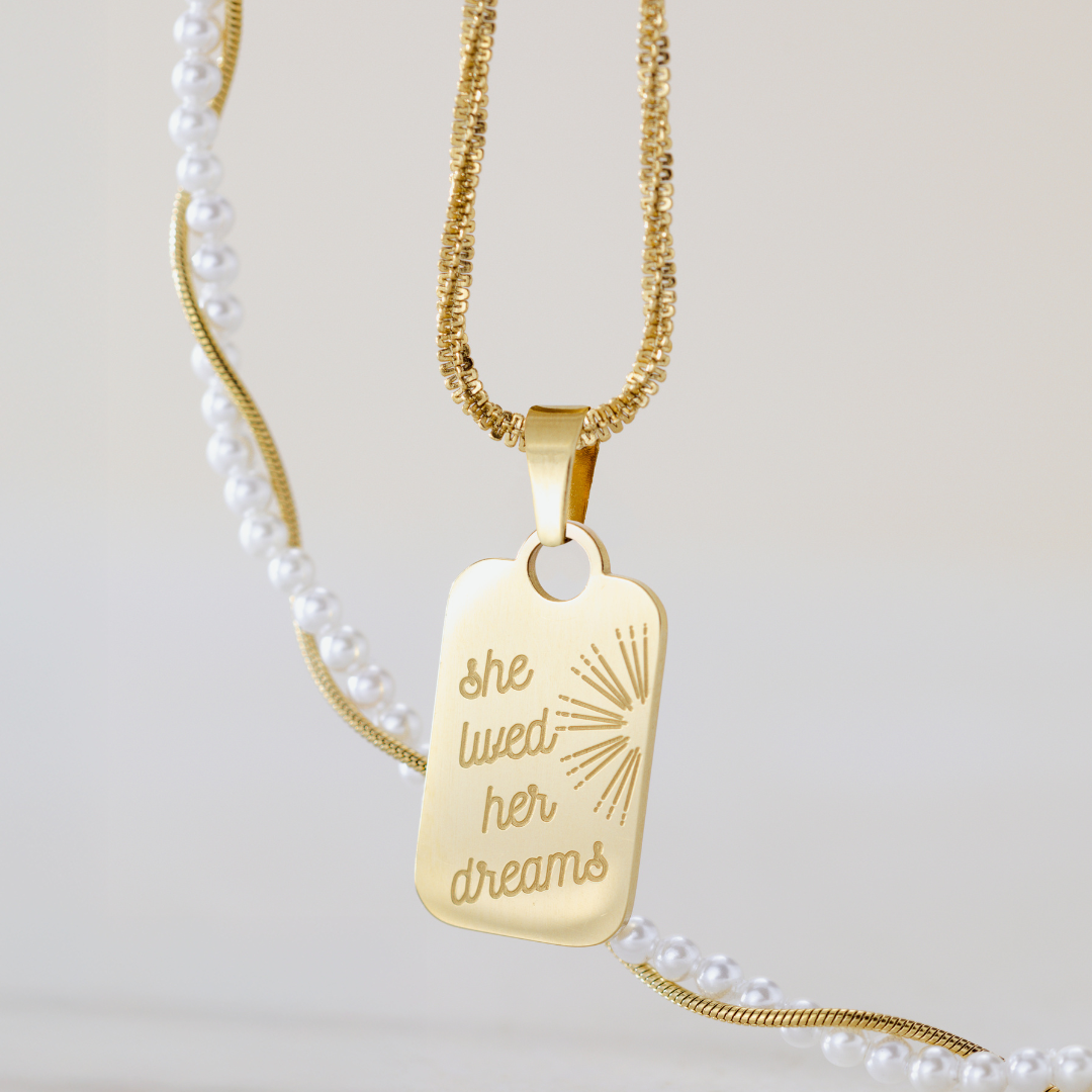 She lived her dreams Necklace Gold