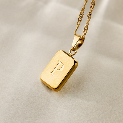 Letter Necklace P Gold