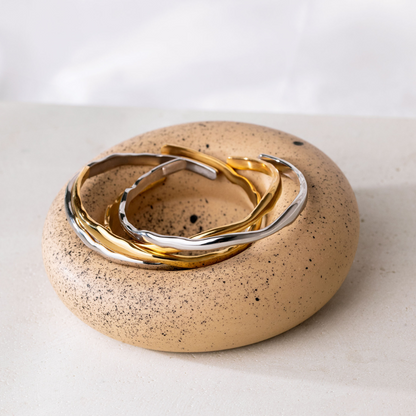 Flowing Bangle Gold