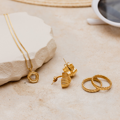 Winding Hoop Studs Gold