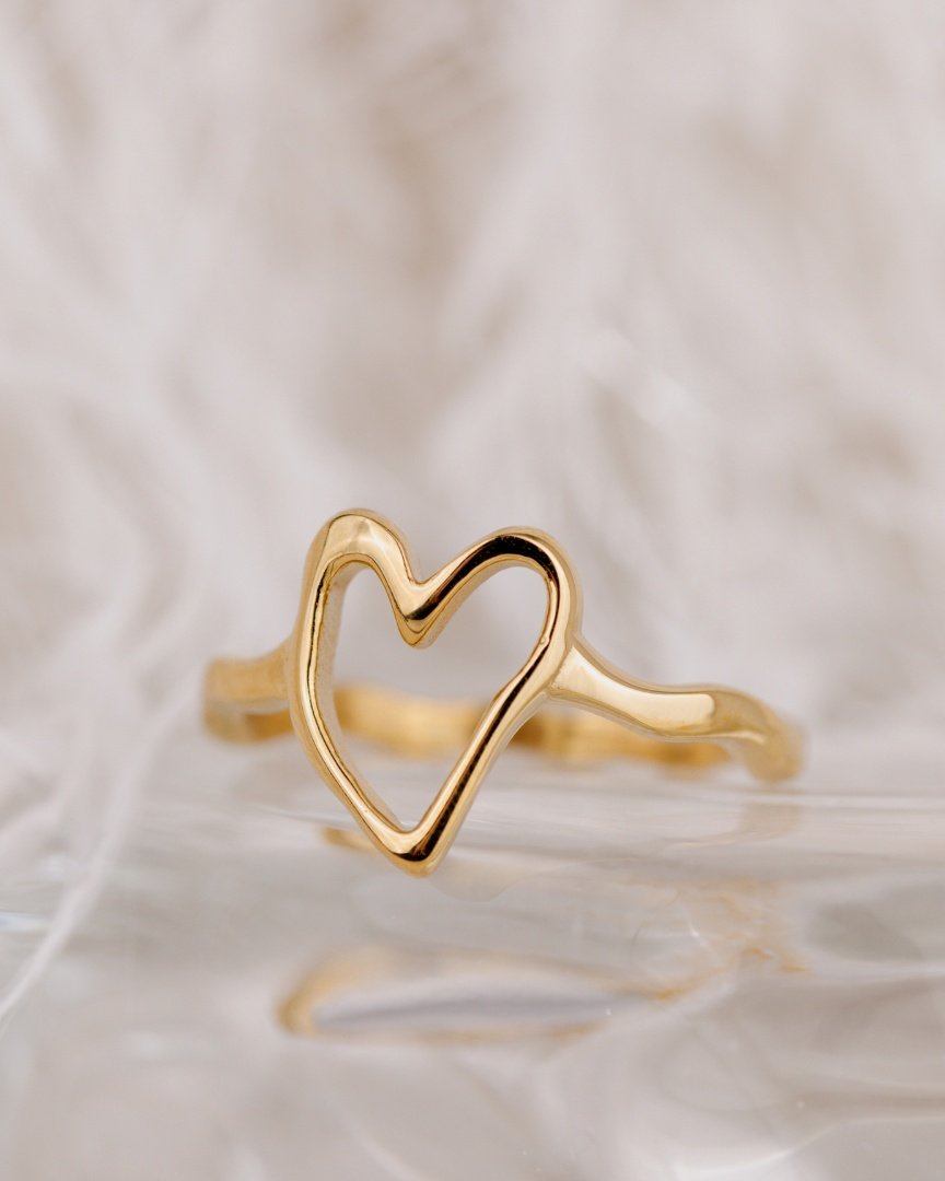 Flowy Heart Ring Gold