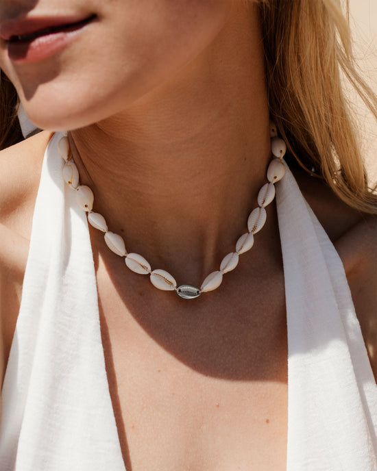 One in a Shell Choker Silver