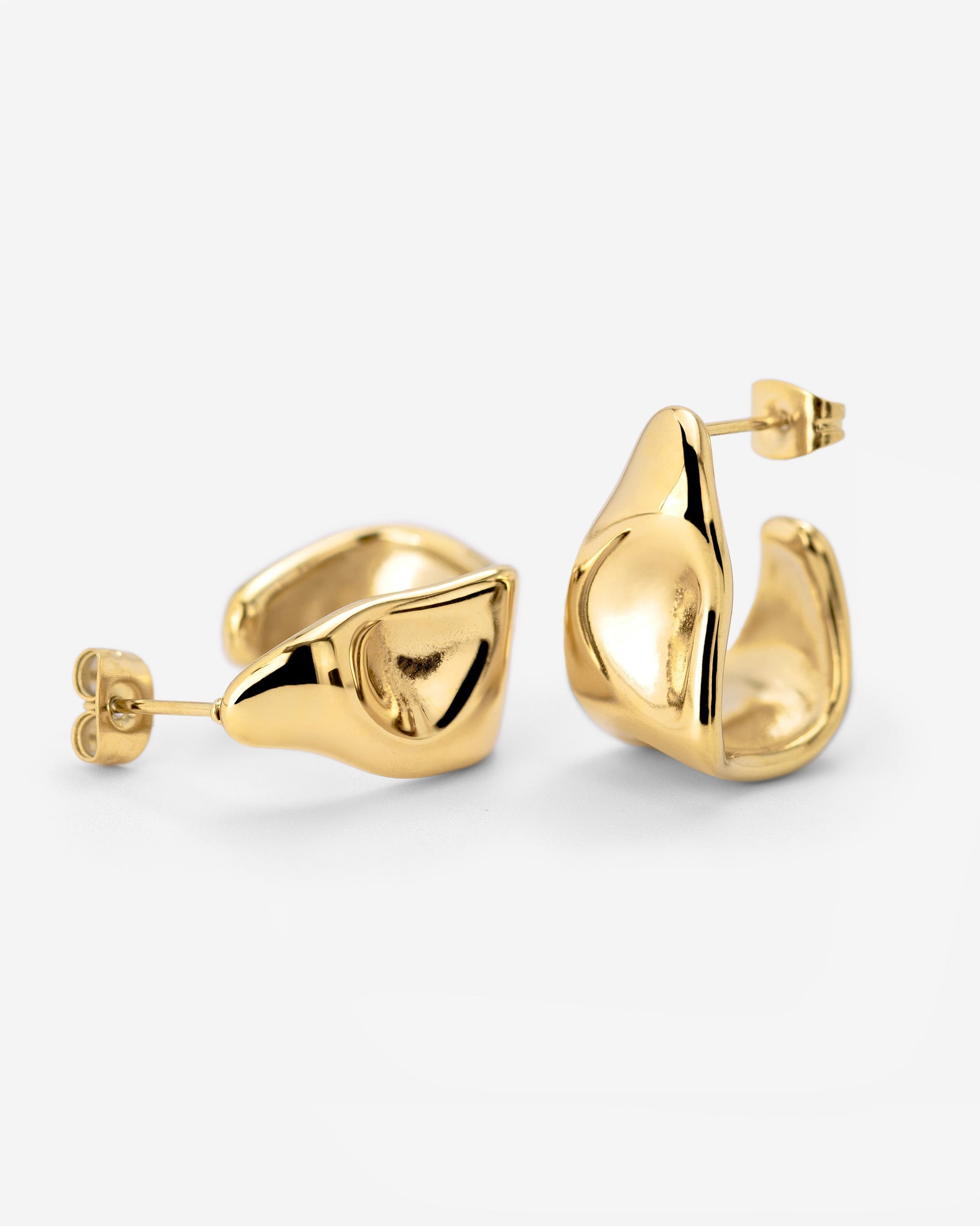Liquid Shape Studs Gold