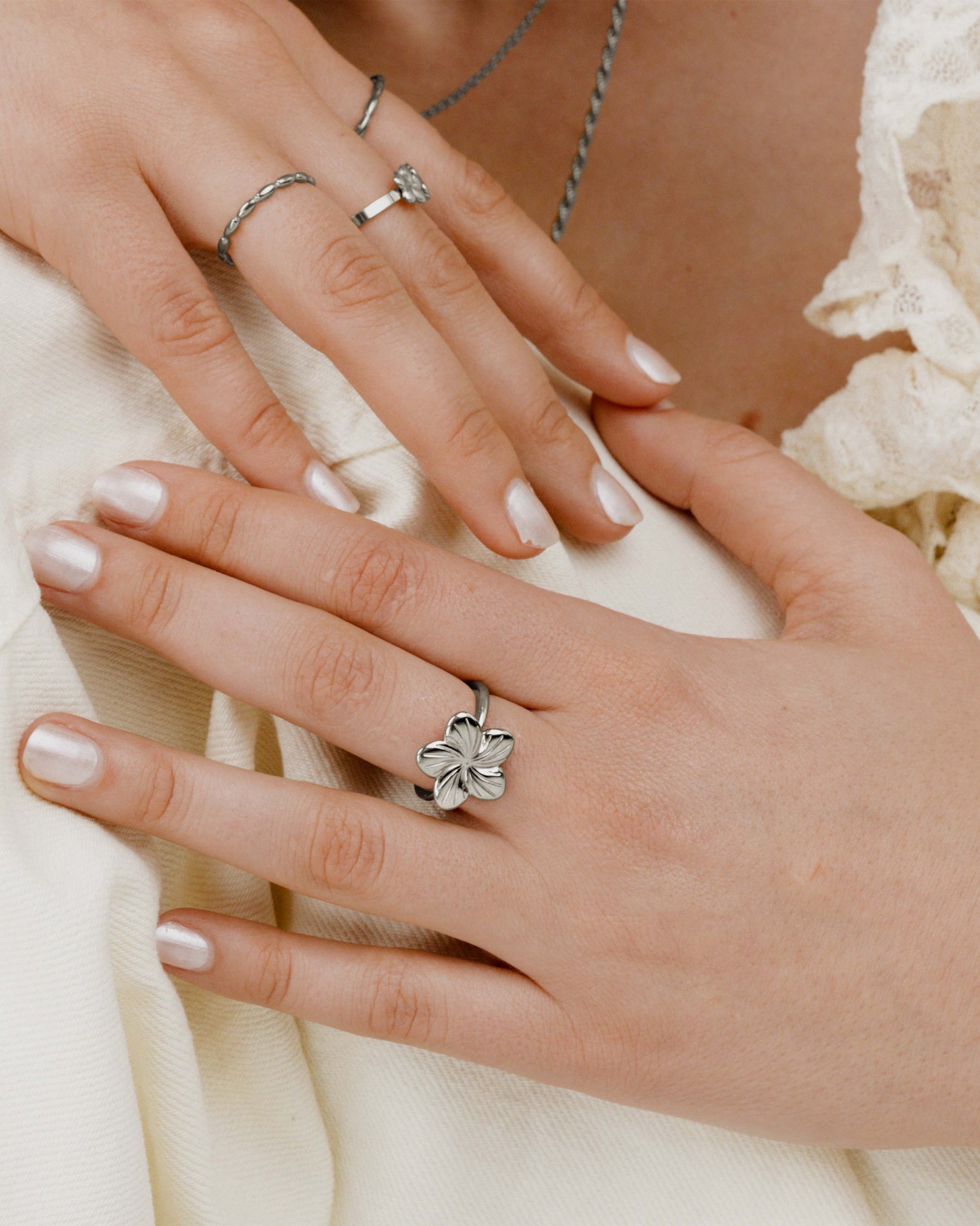 Floral Glow Ring Silver