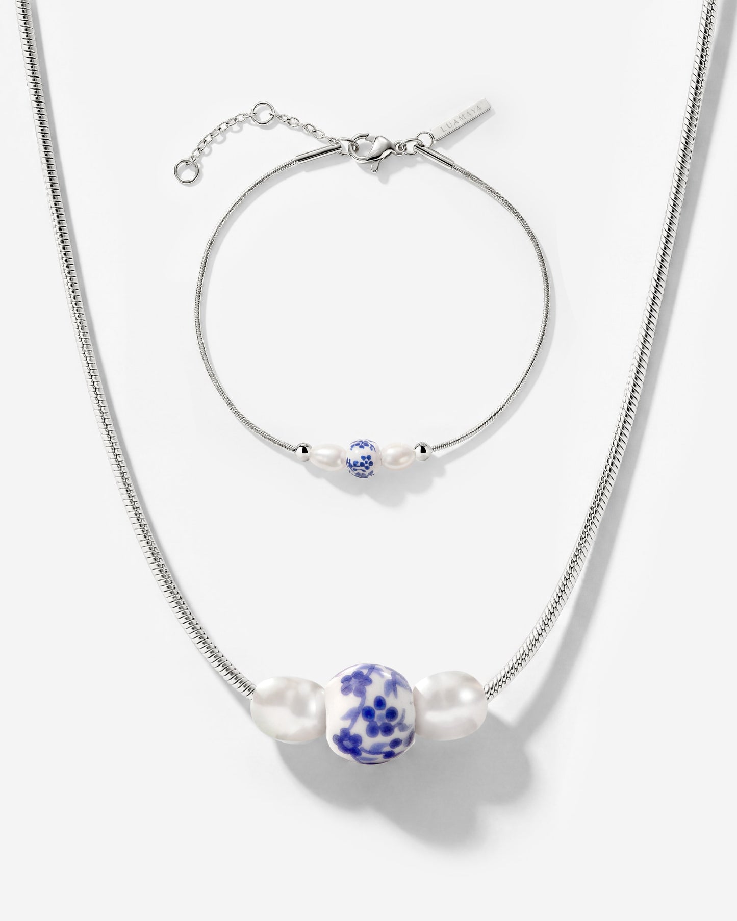 [[Color:Silver]]