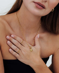 [[Color:gold,shopthelook]]