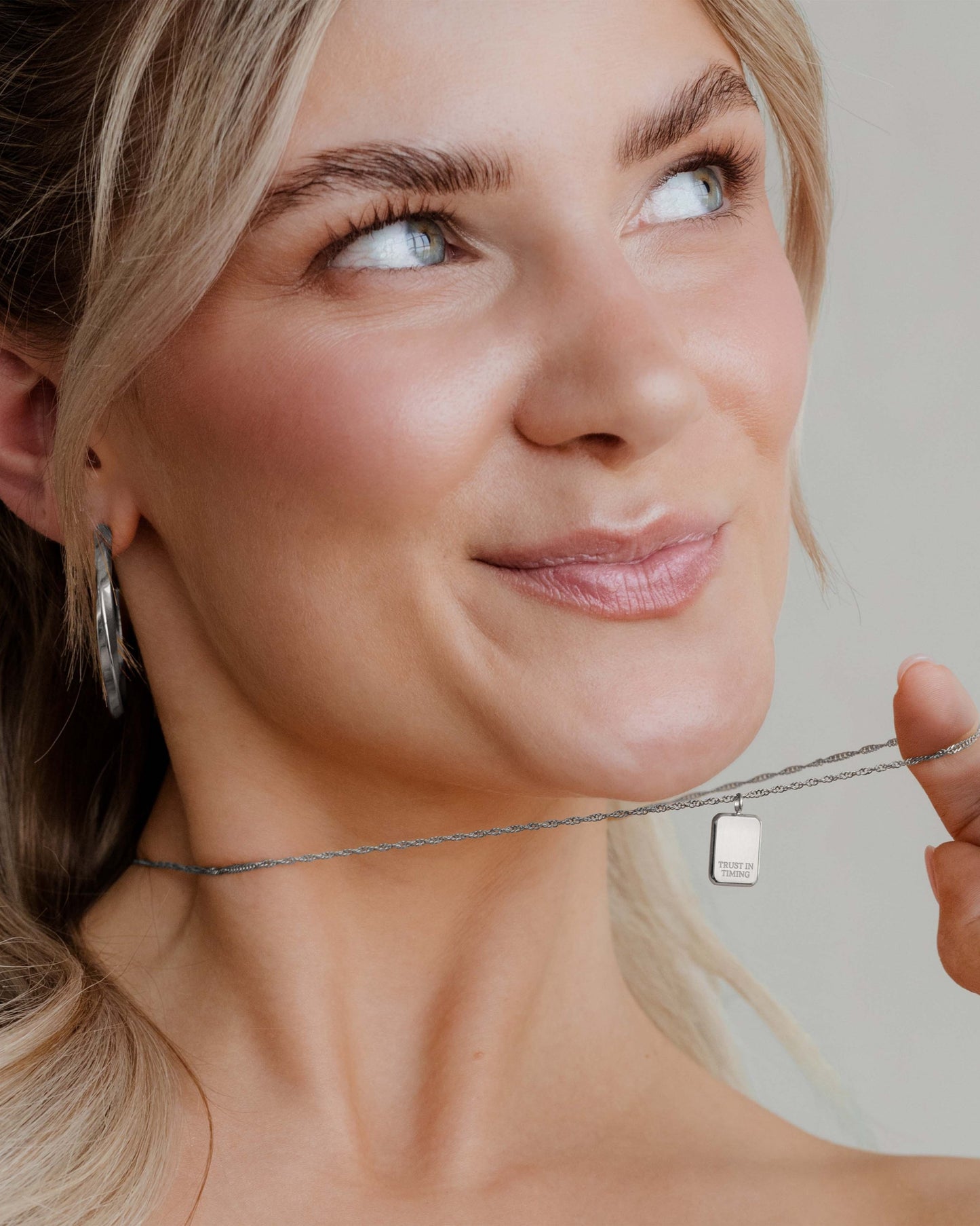 [[Farbe:Silber,shopthelook]]