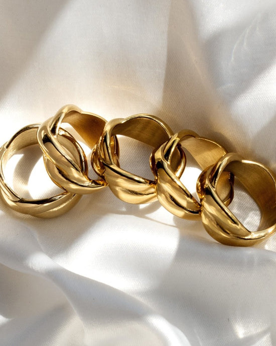 Female DNA Ring Rose Gold