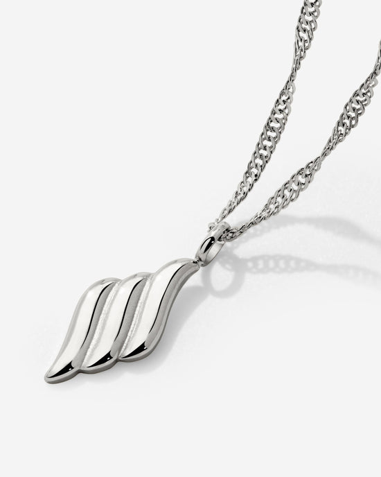 Lustrous Pendant Necklace Silver