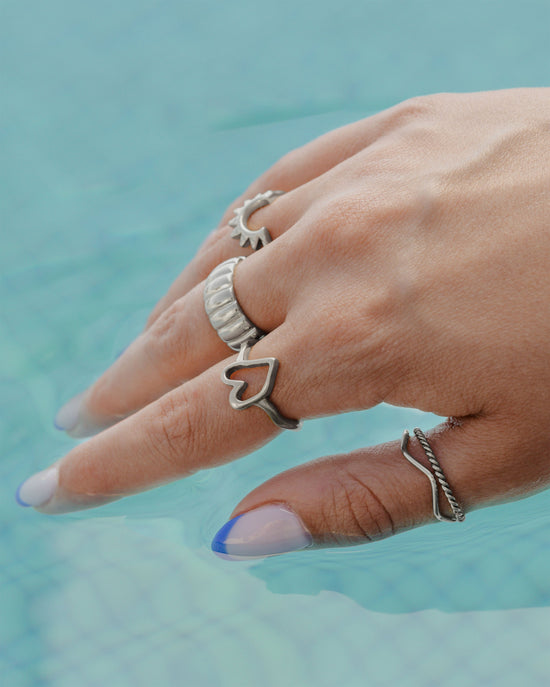 Flowy Heart Ring Silver