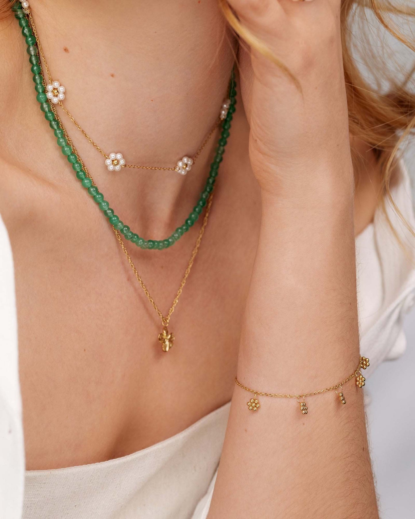 [[Color:gold,shopthelook]]