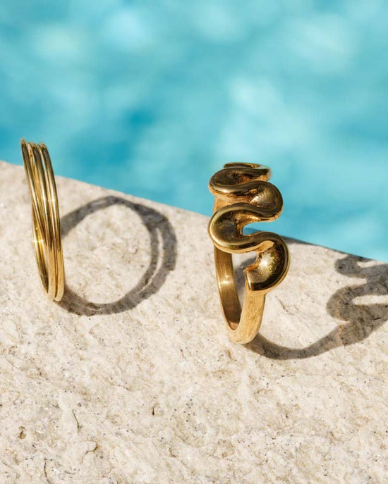 Tiny Trio Ring Rose Gold