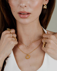[[Color:gold,shopthelook]]